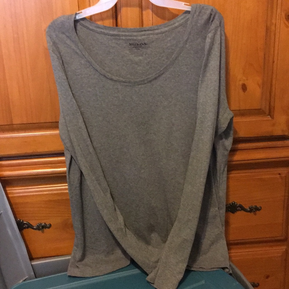 Lightweight grey scoop neck long sleeve tee